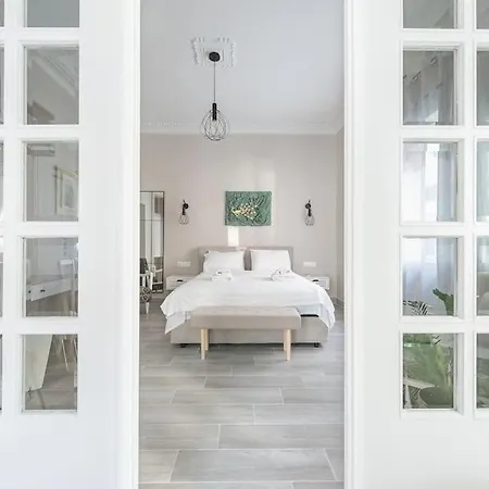 Iris Peacock's The Garden Apartment Piraeus